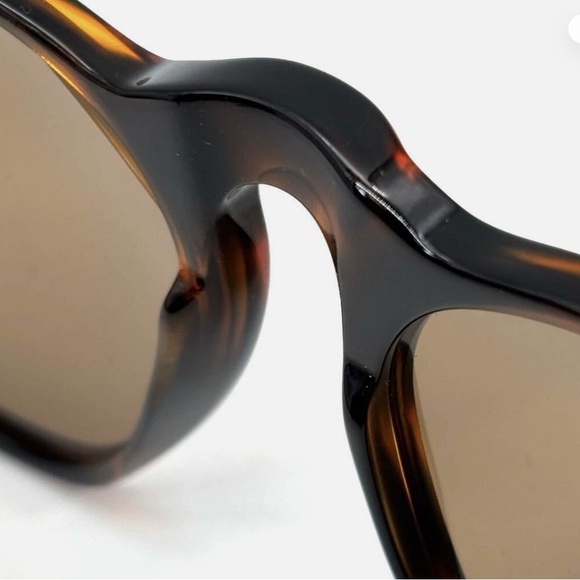 CHANEL Vintage Sunglasses - Picture 2 of 15